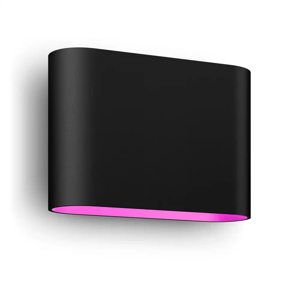 Aplique exterior Dymera Philips Hue negro encendido con luz rosa inferior.