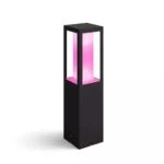 Baliza Impress Philips Hue negro encendida con iluminación LED en tono rosa.