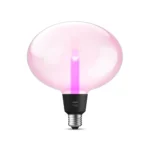 Bombilla globo Philips Hue White and Color E27 encendida en color rosa.