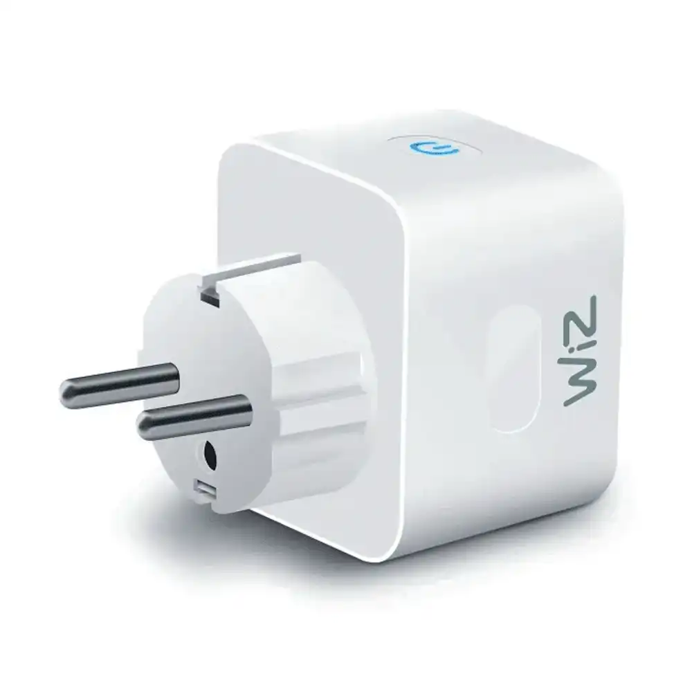 Vista lateral del enchufe inteligente con medidor de potencia WiZ blanco.
