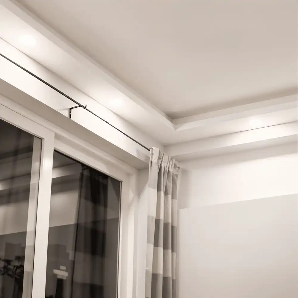 Foco empotrable Meson 080 LED 5,5W 3000K blanco Philips instalado en techo.