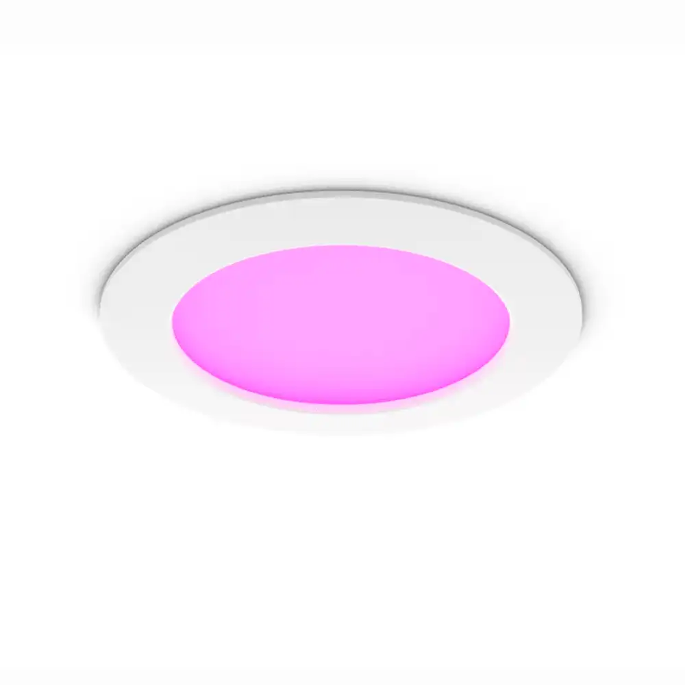 Foco empotrado Downlight Slim G Philips Hue blanco White & Color Ambiance IP44 instalado con luz rosa.