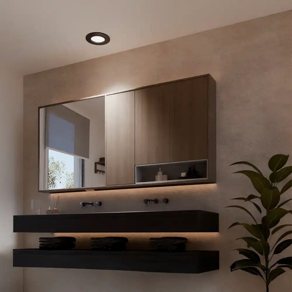 Foco empotrado Downlight Slim G Philips Hue negro White & Color Ambiance IP44 instalado en baño.