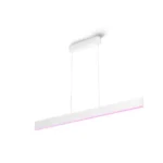 Lámpara colgante Ensis Philips Hue blanca encendida con luz inferior en tono rosa sobre fondo blanco