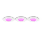 Pack 3 empotrados Downlight Slim P Philips Hue blanco White and Color IP44 con iluminación rosa.