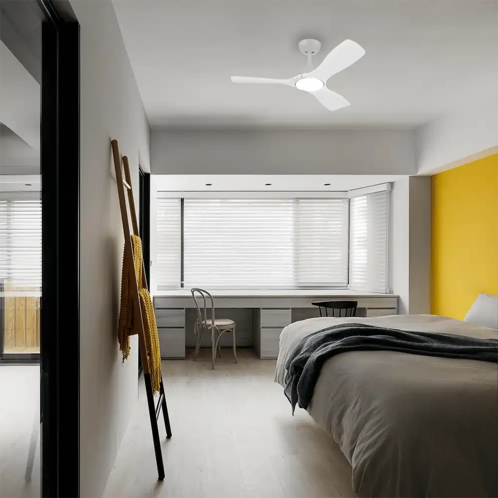 Ventilador de techo Philips Olas P LED 28W+24W blanco instalado en dormitorio moderno